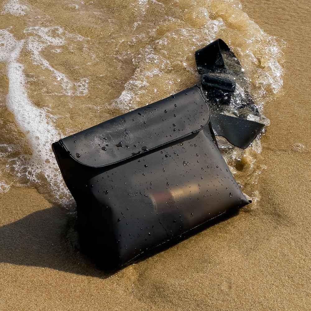Araree Aquaproof Bag - Black Araree Aquaproof Bag - Black
